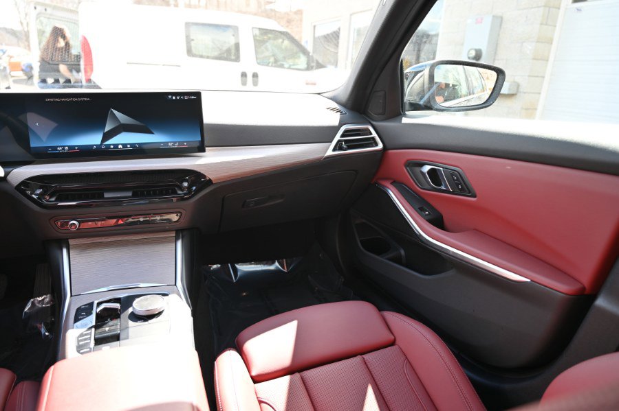Used 2025 BMW 330i xDrive Sedan AWD/4WD image 14