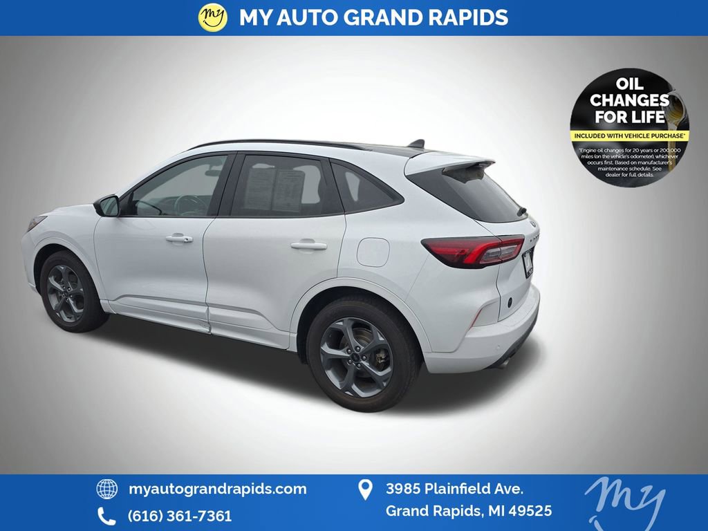 Used 2023 Ford Escape ST-Line w/ Tech Pack #1 AWD/4WD image 5