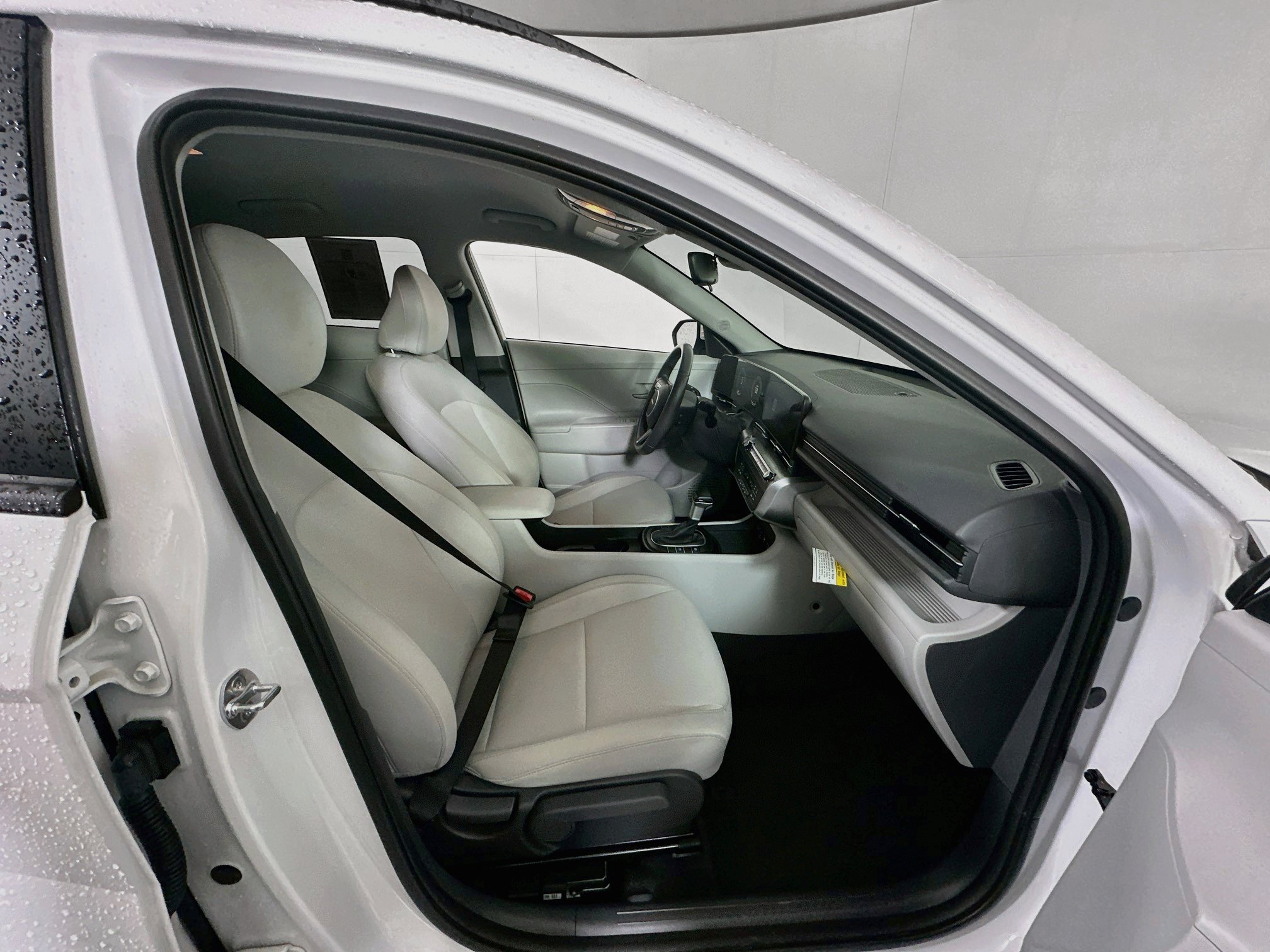 Used 2025 Hyundai Kona SEL FWD image 32