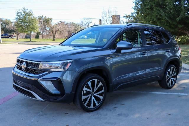 Used 2022 Volkswagen Taos SE image 2