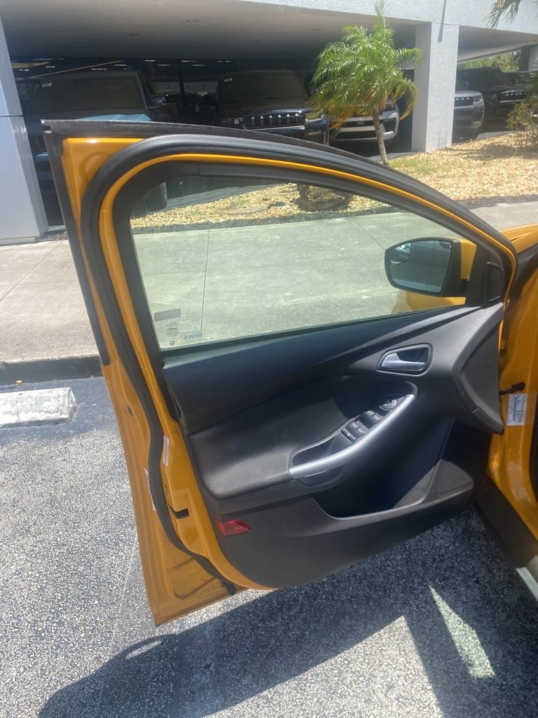 Used 2012 Ford Focus SE FWD image 11
