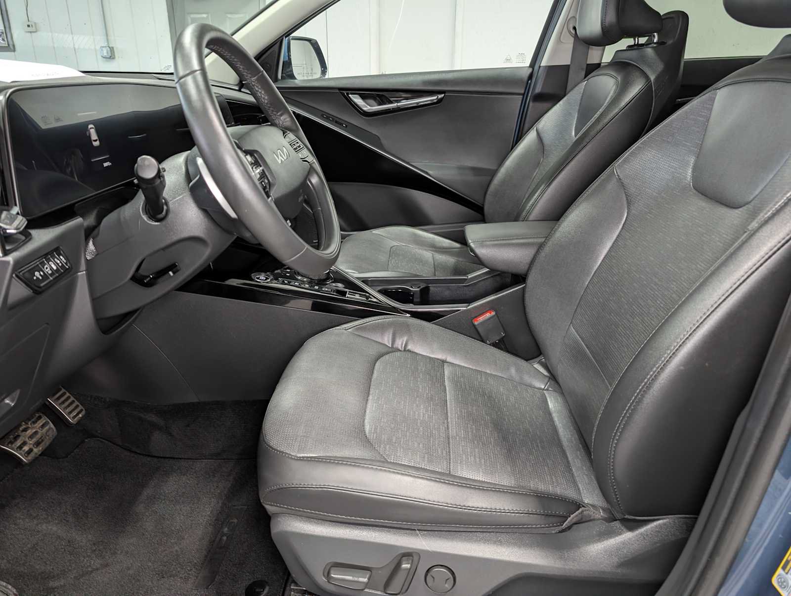 Certified 2023 Kia Niro SX Touring FWD image 4