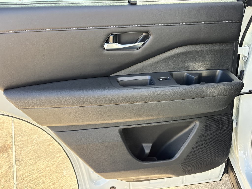 Used 2023 Nissan Pathfinder SL FWD image 23