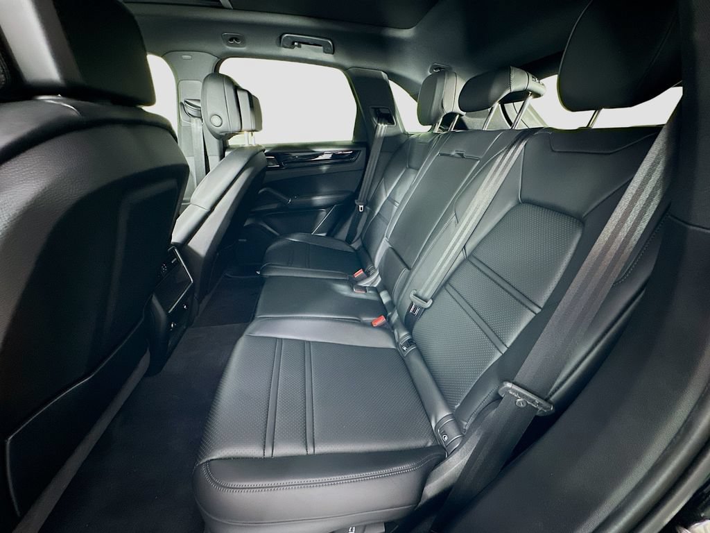 Certified 2023 Porsche Cayenne AWD/4WD image 24