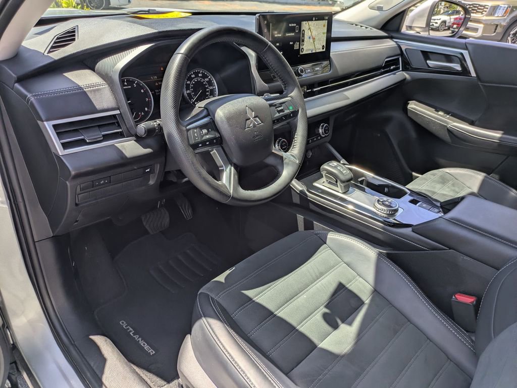Used 2025 Mitsubishi Outlander SE AWD/4WD image 18