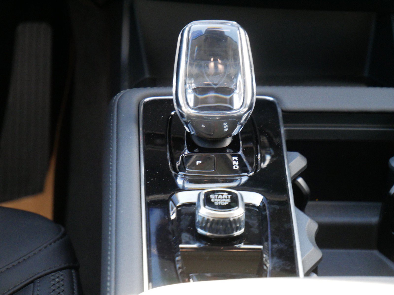 New 2027 Volvo XC90 B6 Plus AWD/4WD image 9