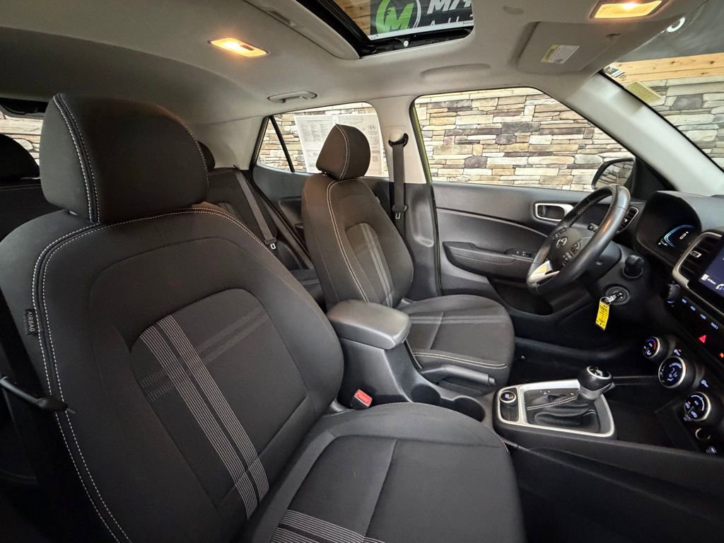 Used 2023 Hyundai Venue SEL FWD image 14
