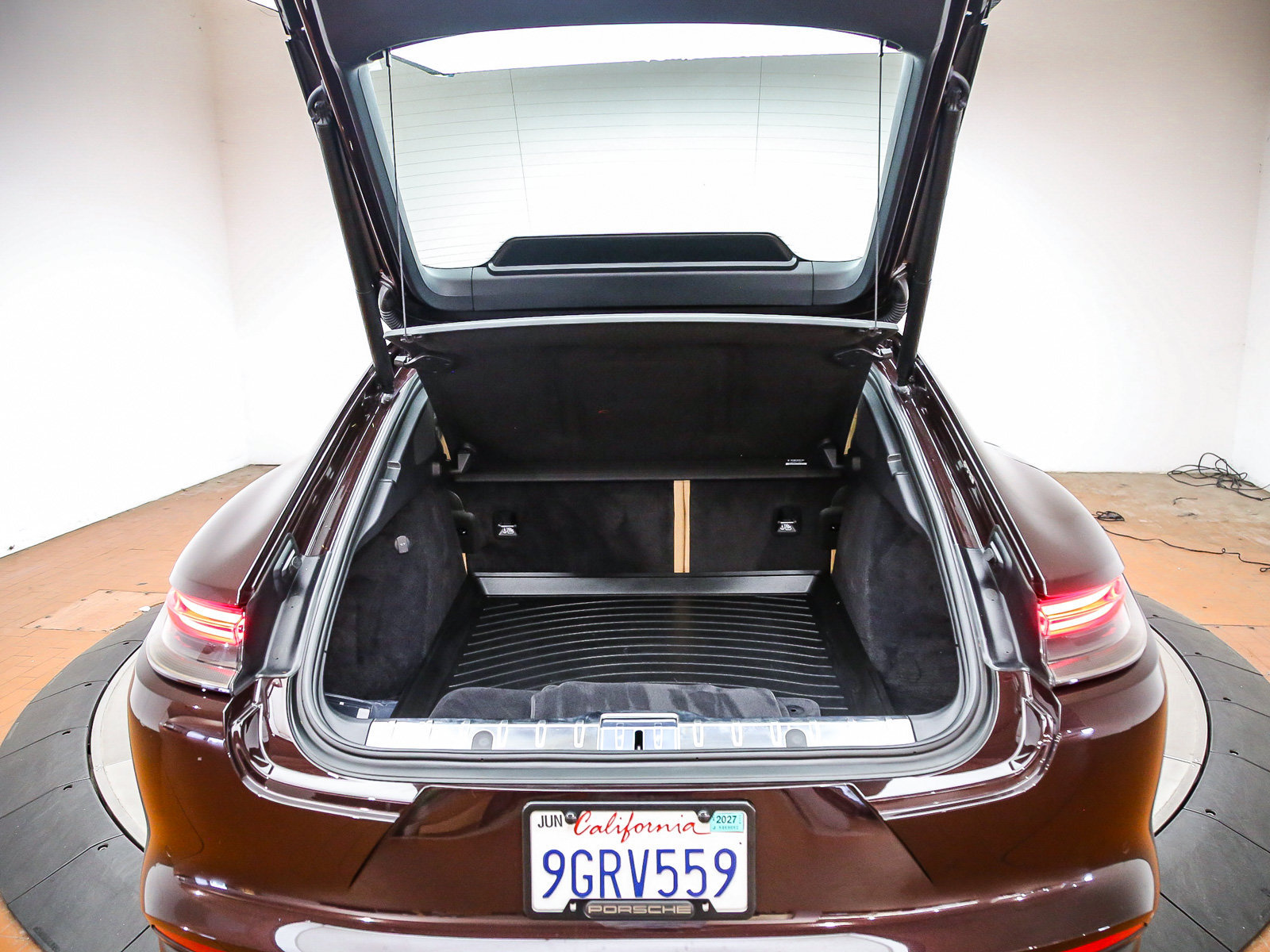 Certified 2023 Porsche Panamera Platinum Edition RWD image 31