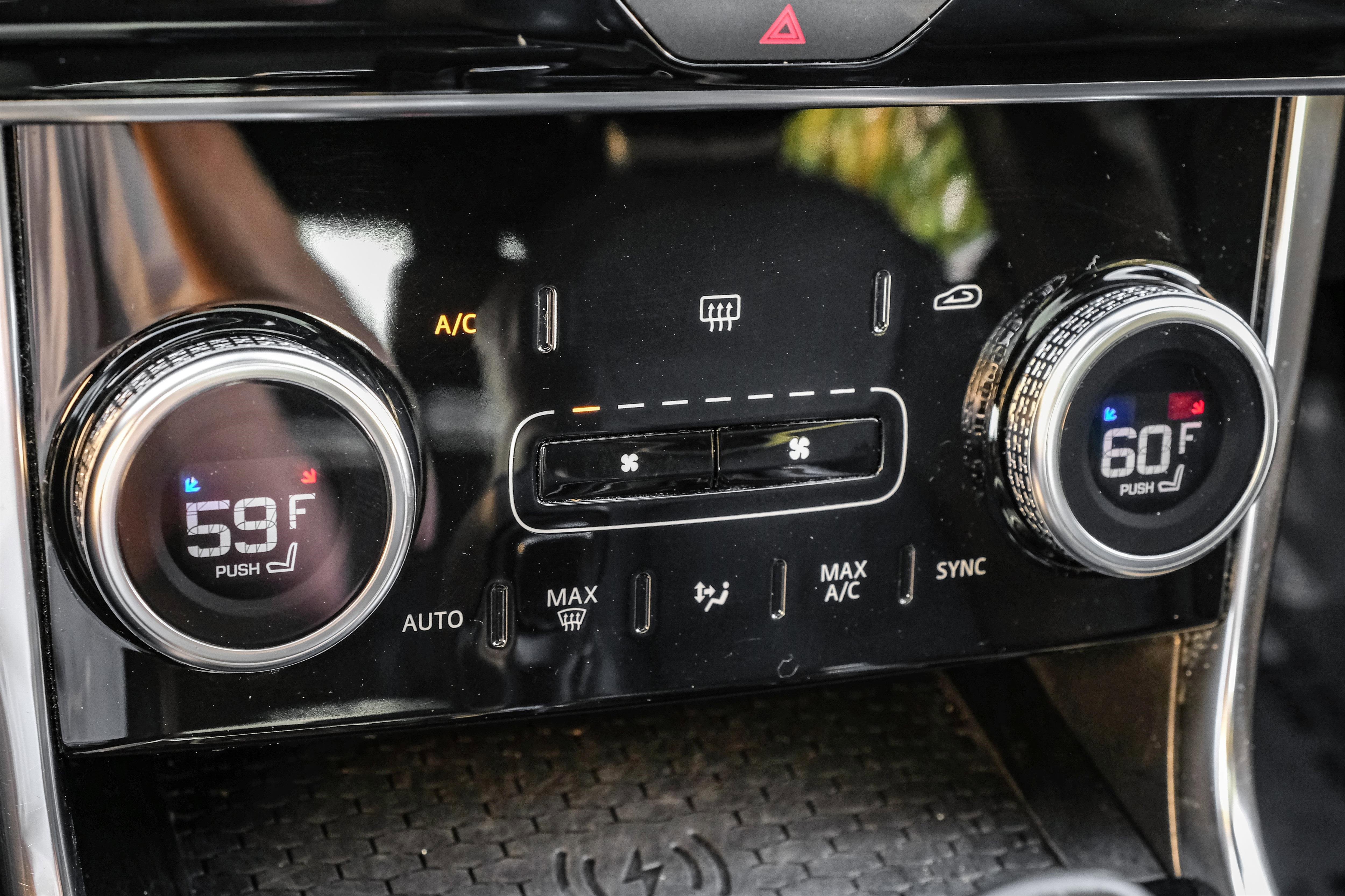 Used 2020 Jaguar XE S image 28