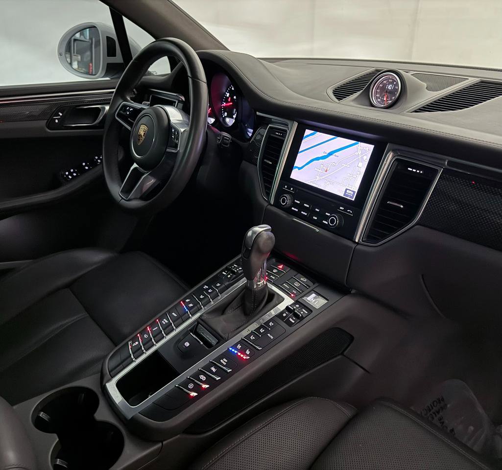 Used 2018 Porsche Macan GTS w/ Premium Package Plus image 28