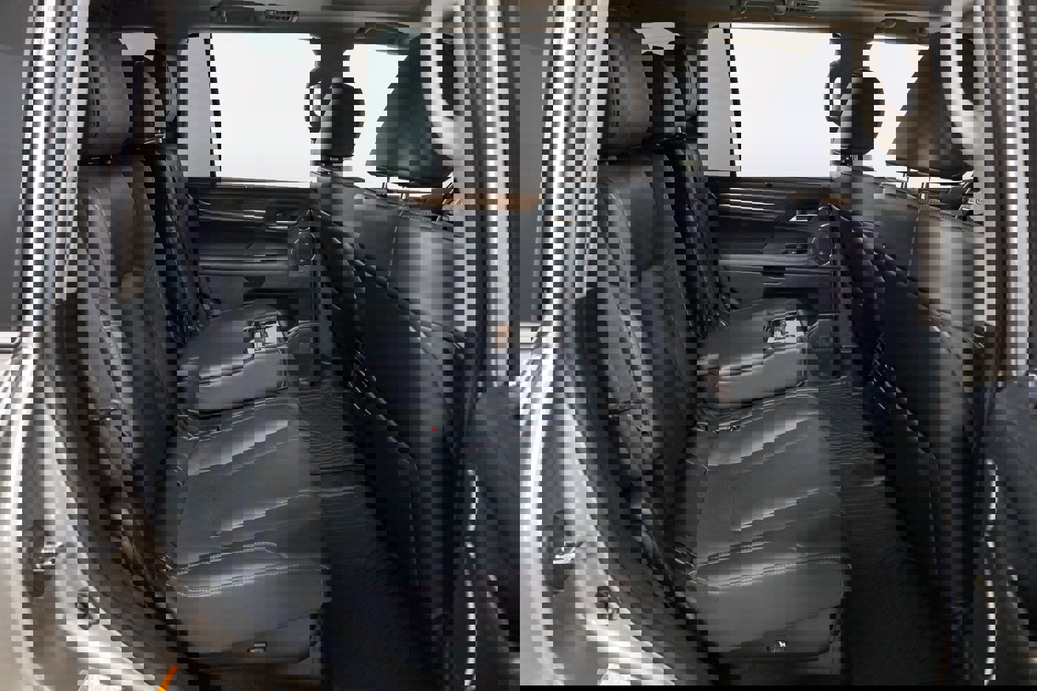 Used 2020 Lexus LX 570 4WD w/ Luxury Package image 32