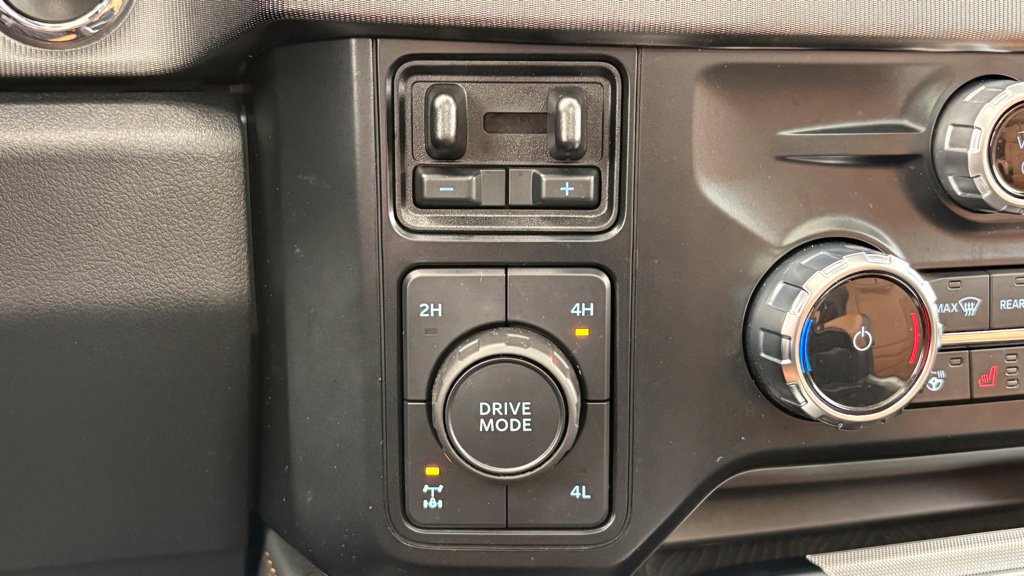 Used 2023 Ford F350 Platinum w/ FX4 Off-Road Package AWD/4WD image 41