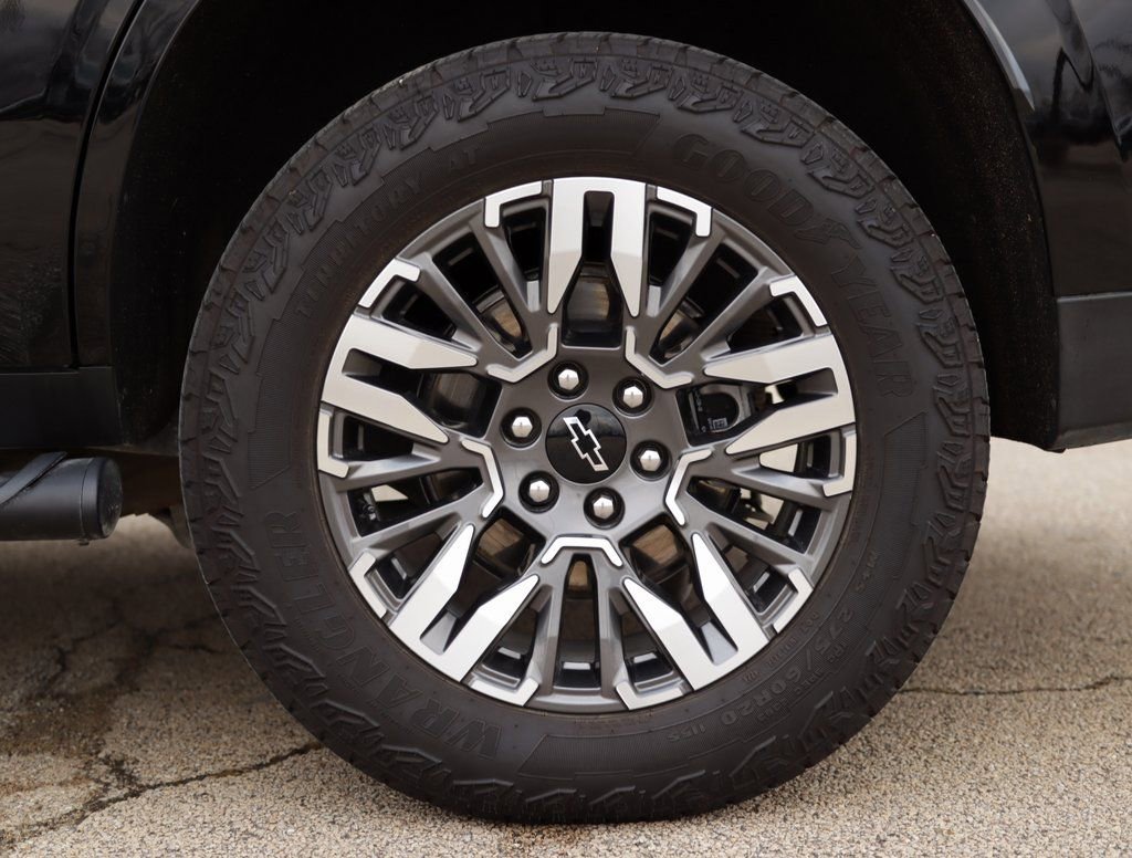 Used 2025 Chevrolet Tahoe Z71 w/ Z71 Off-Road Package image 43