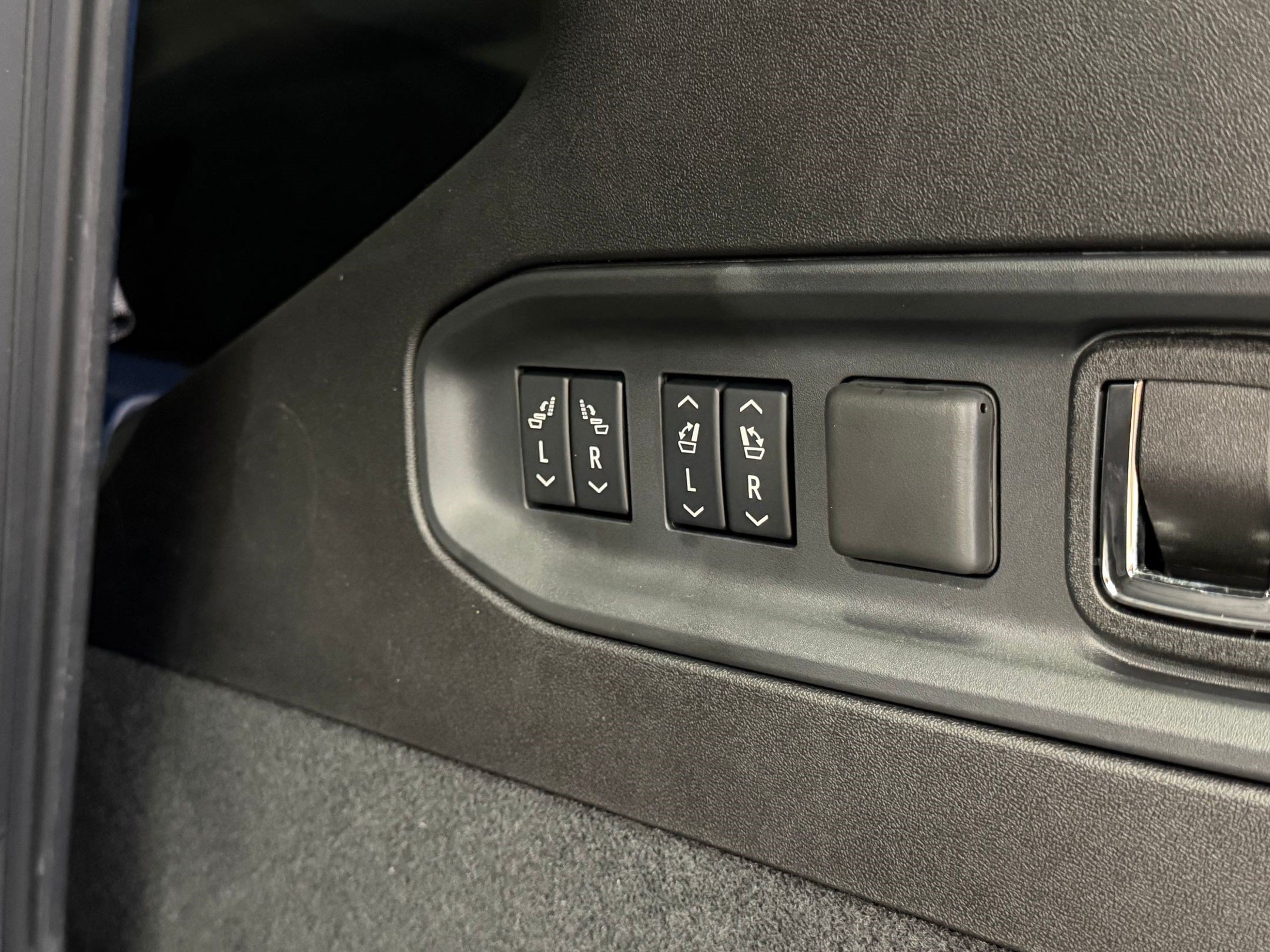 New 2026 Cadillac Vistiq Premium Luxury w/ LPO, Floor Liner Package AWD/4WD image 48