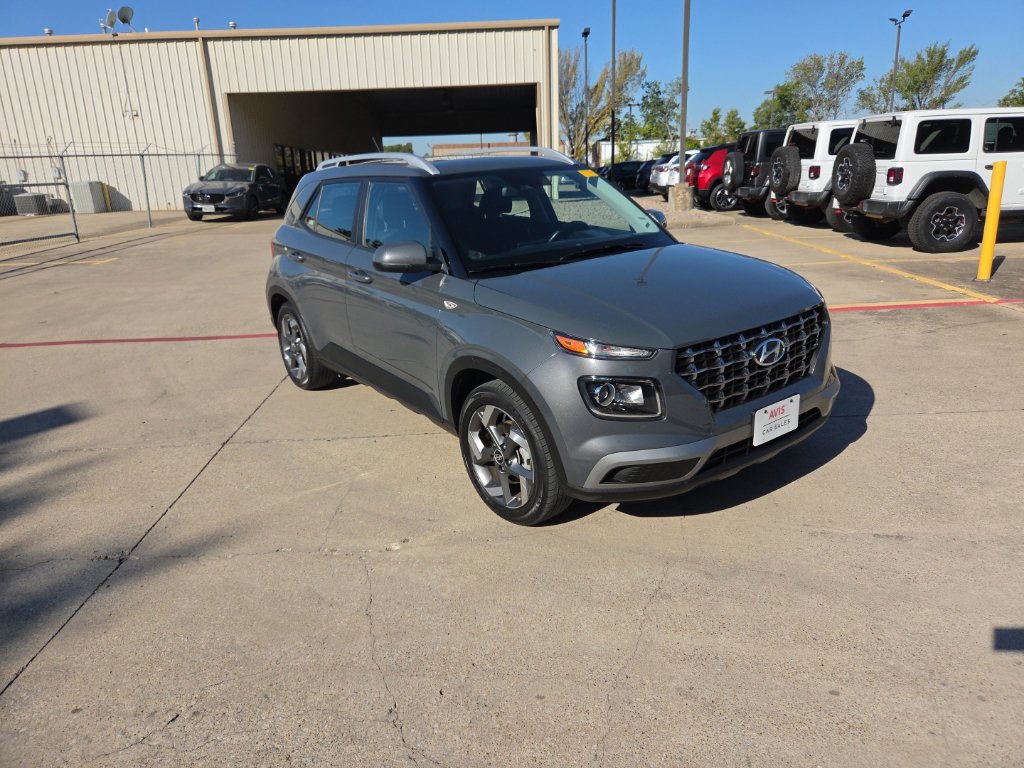 Used 2025 Hyundai Venue SEL FWD image 6