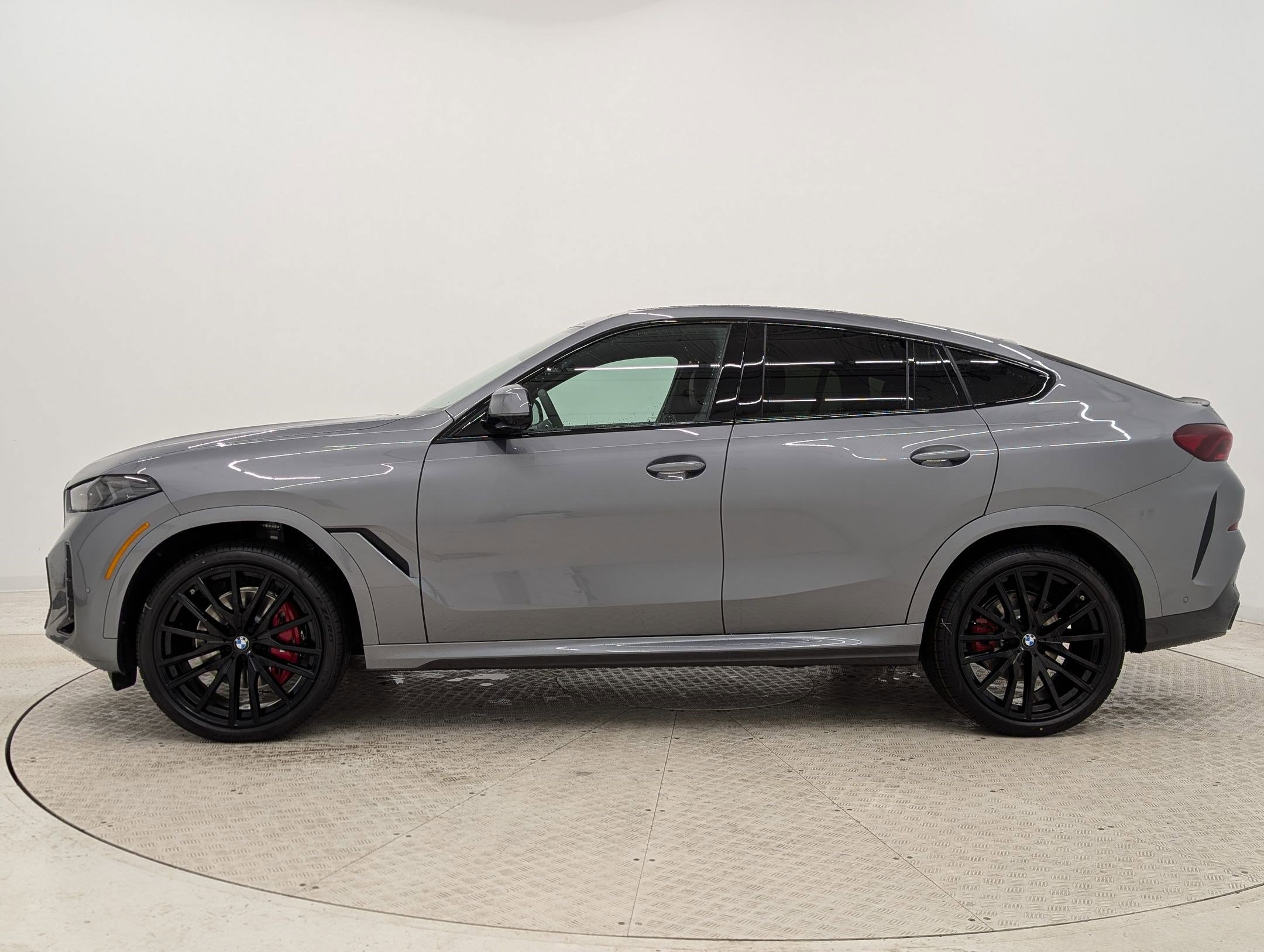 New 2026 BMW X6 xDrive40i image 2