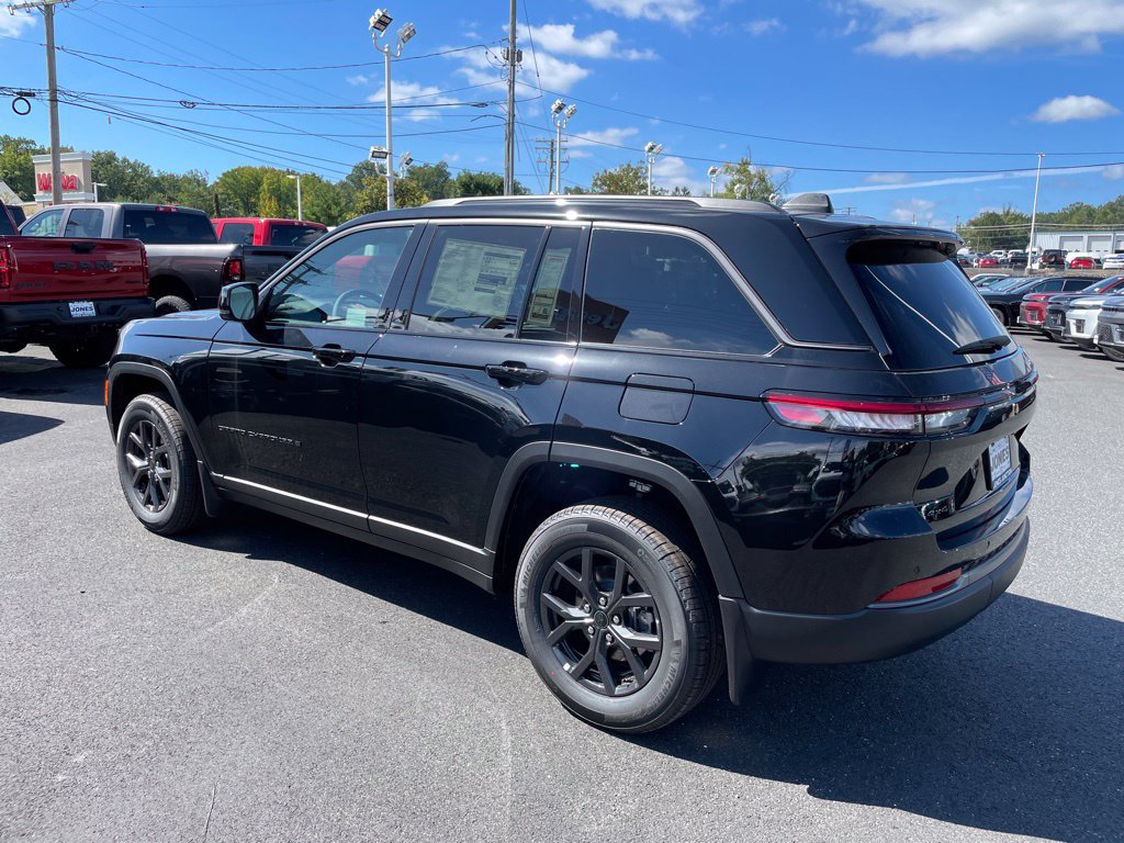 New 2027 Jeep Grand Cherokee Altitude AWD/4WD image 4