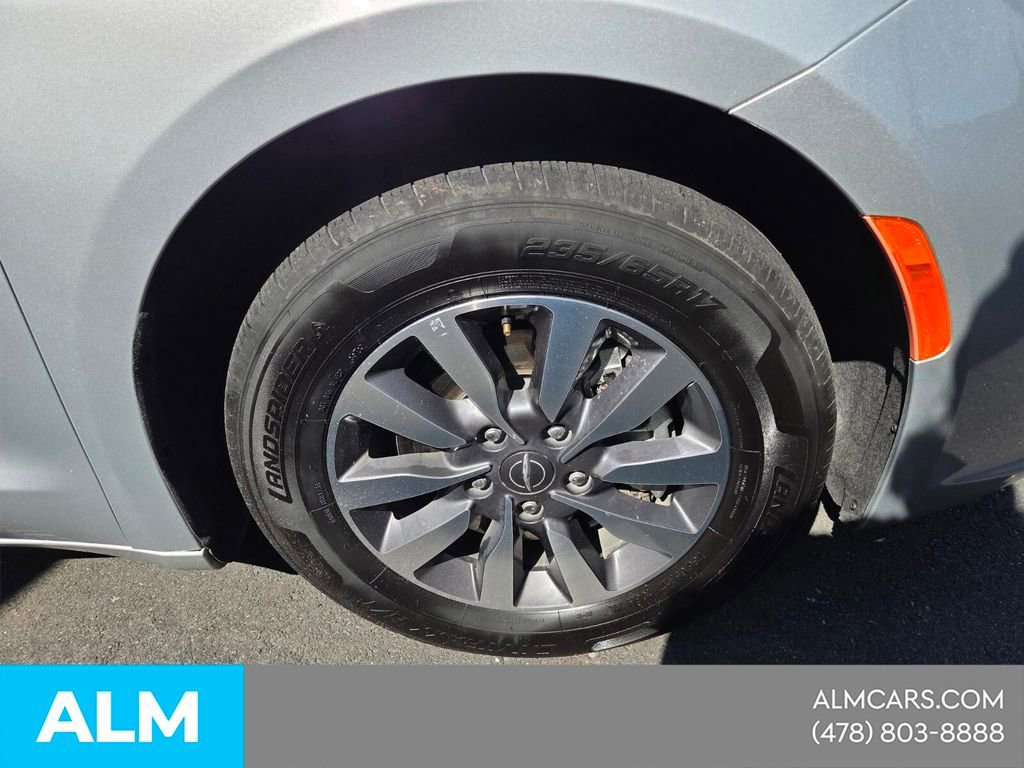 Used 2023 Chrysler Pacifica Touring-L image 19
