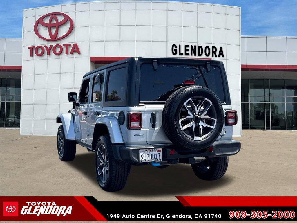 Used 2024 Jeep Wrangler Unlimited w/ Convenience Group AWD/4WD image 8