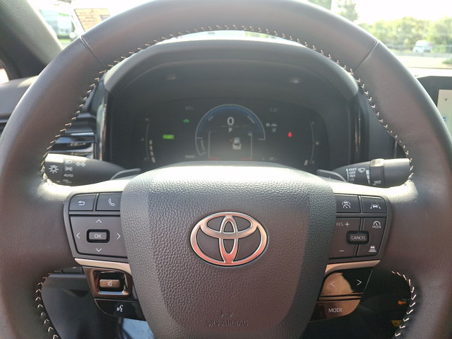 Used 2026 Toyota Camry SE w/ Multimedia Upgrade Package FWD image 17