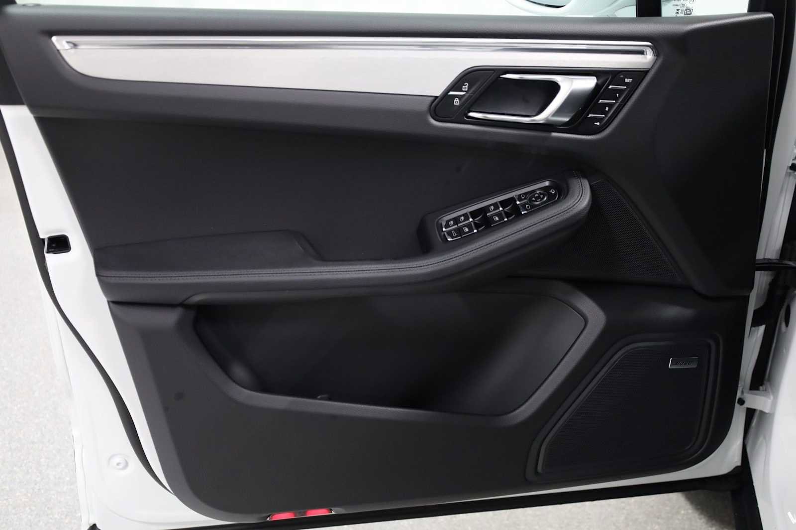 New 2026 Porsche Macan image 16