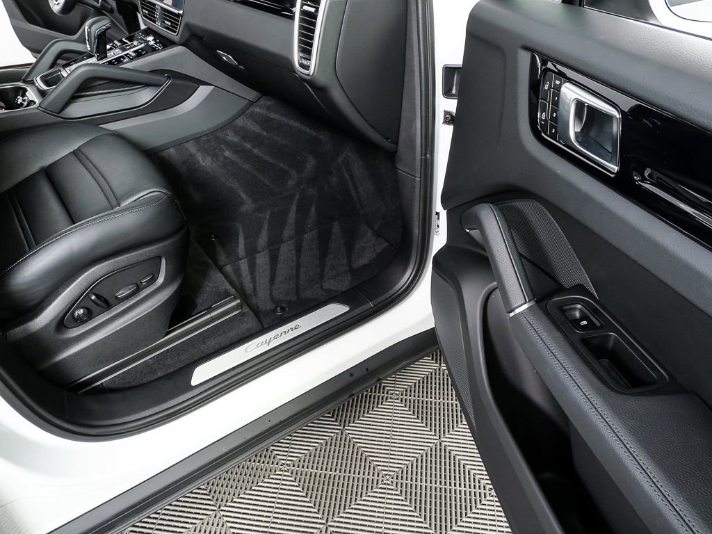 Certified 2023 Porsche Cayenne AWD/4WD image 25