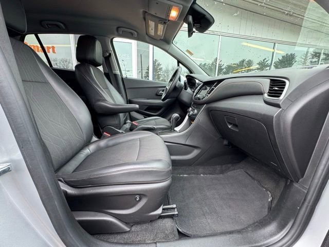 Used 2018 Chevrolet Trax LT w/ LT Convenience Package FWD image 12