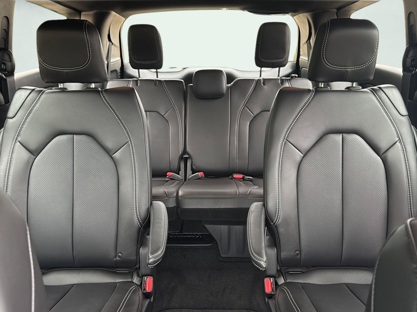 New 2027 Chrysler Pacifica Select FWD image 3