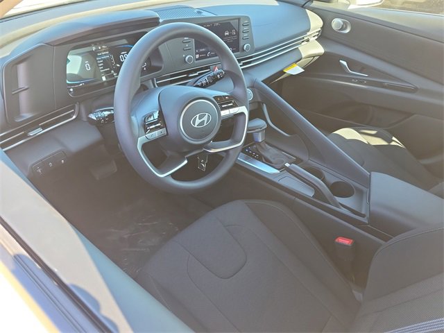 New 2025 Hyundai Elantra SE image 6