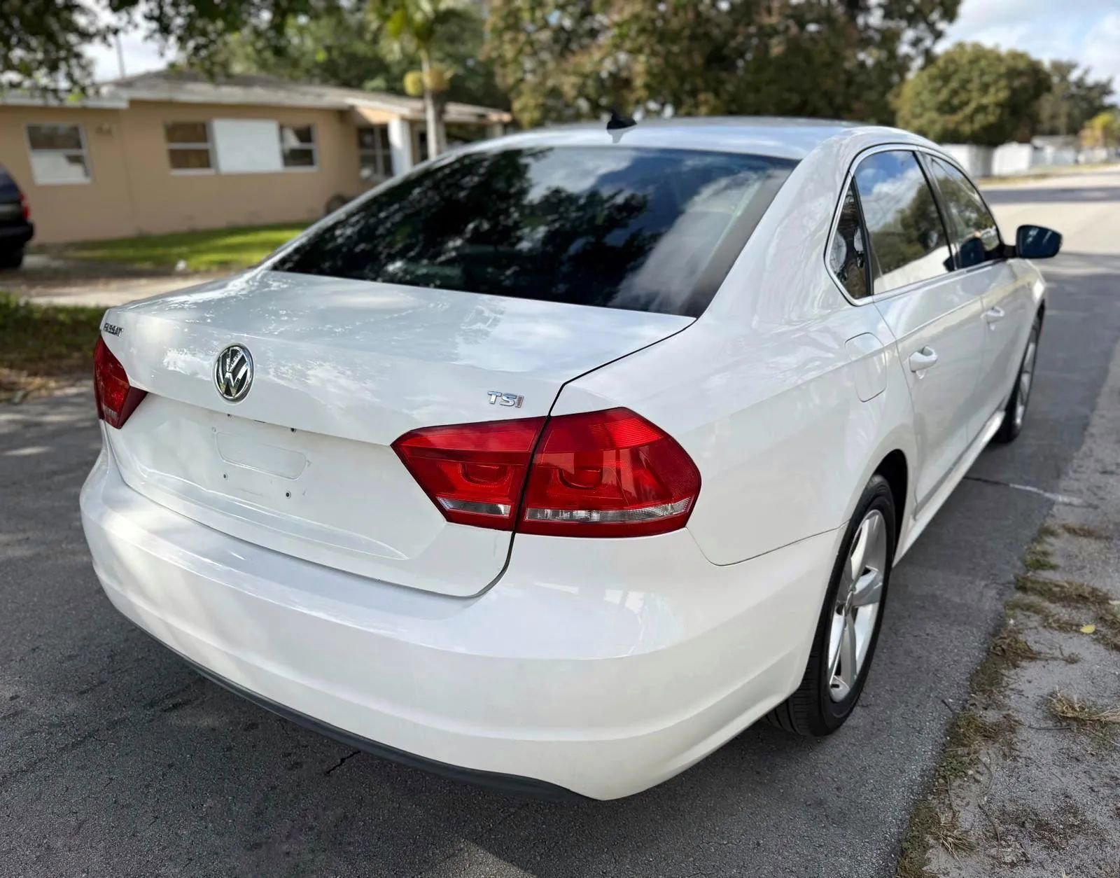 Used 2015 Volkswagen Passat 1.8T Limited Edition image 7