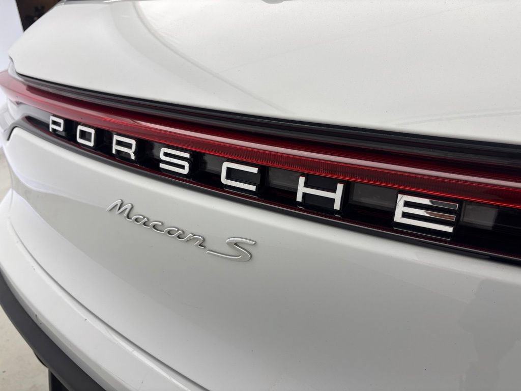 Certified 2024 Porsche Macan S AWD/4WD image 11