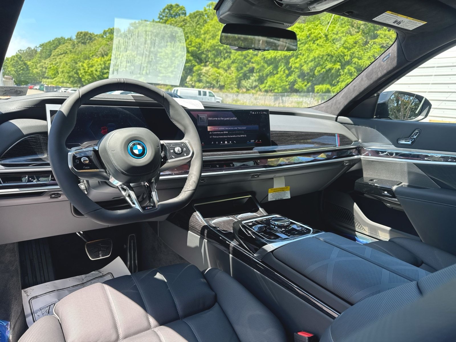New 2026 BMW i7 M70 w/ M Sport Package RWD image 11