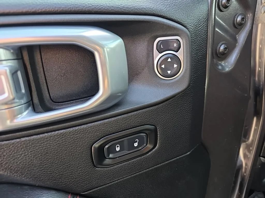 Used 2021 Jeep Wrangler Unlimited Rubicon w/ LED Lighting Group AWD/4WD image 13