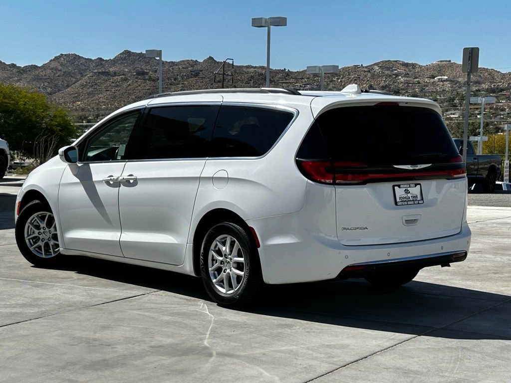 Used 2022 Chrysler Pacifica Touring-L FWD image 5