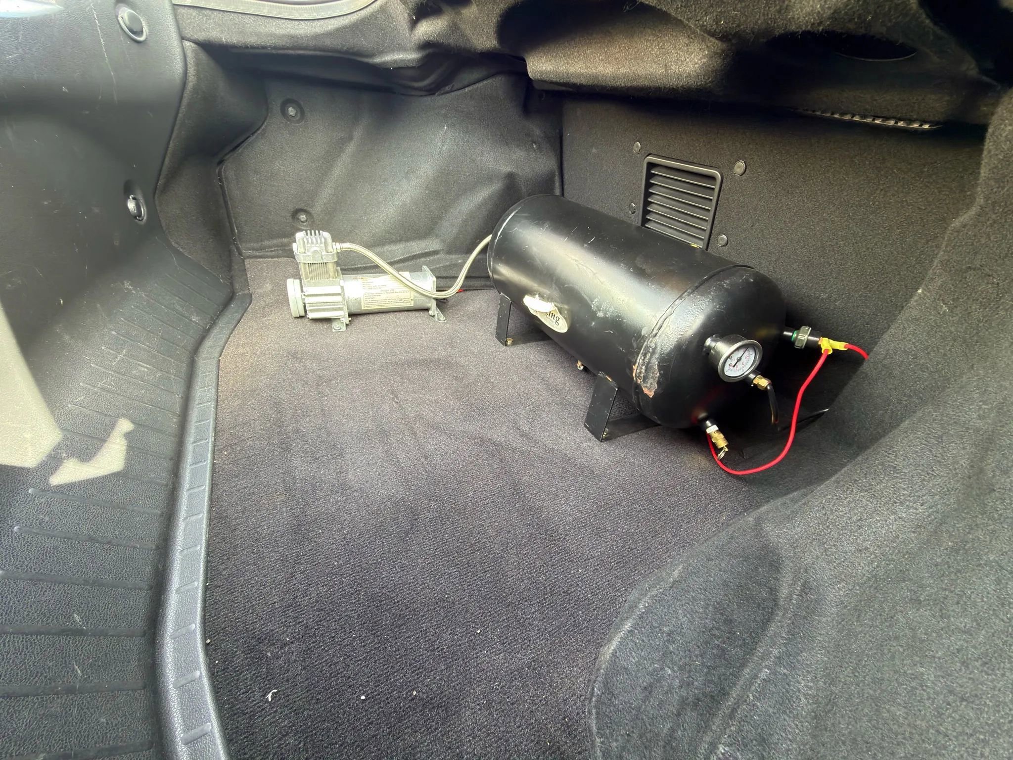 Used 2020 Nissan GT-R Premium w/ Premium Interior Package image 12