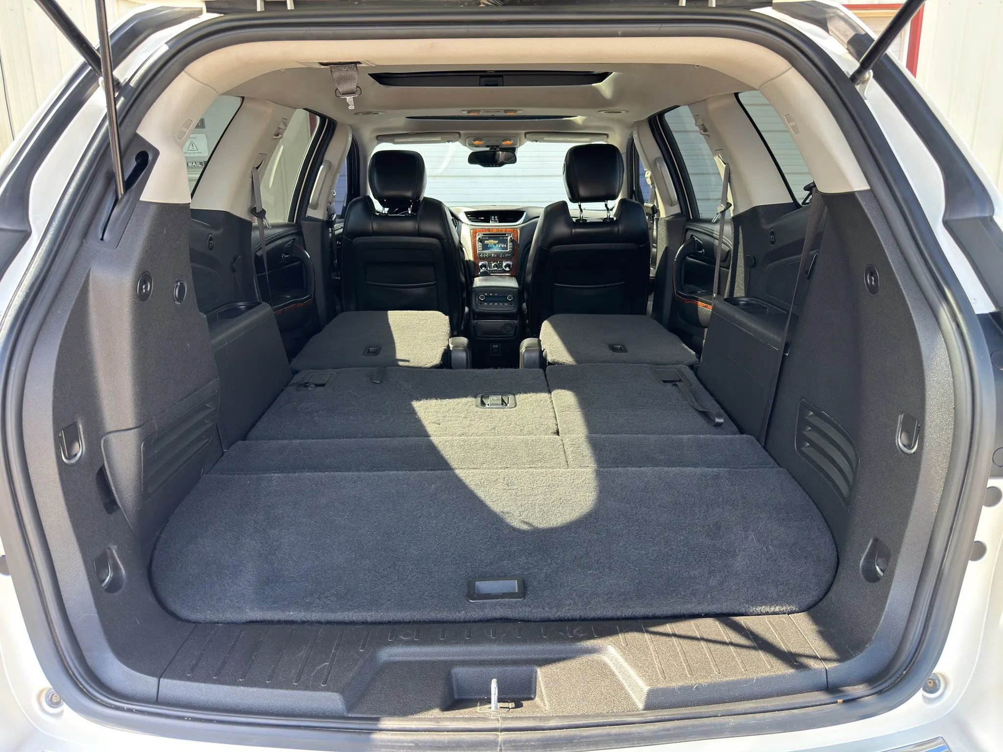 Used 2014 Chevrolet Traverse LTZ FWD image 13