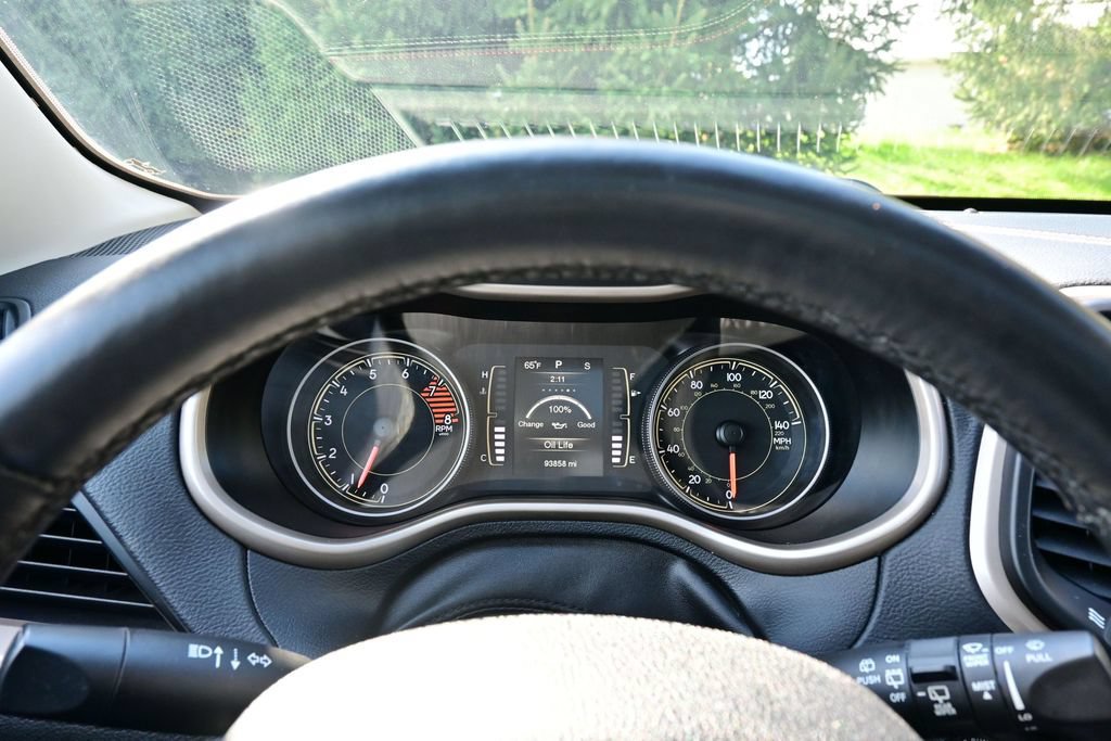 Used 2016 Jeep Cherokee 75th Anniversary AWD/4WD image 38