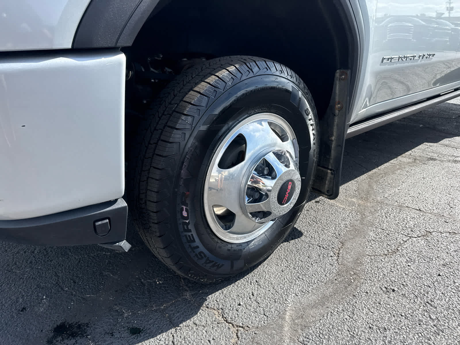 Certified 2022 GMC Sierra 3500 Denali w/ Technology Package AWD/4WD image 9