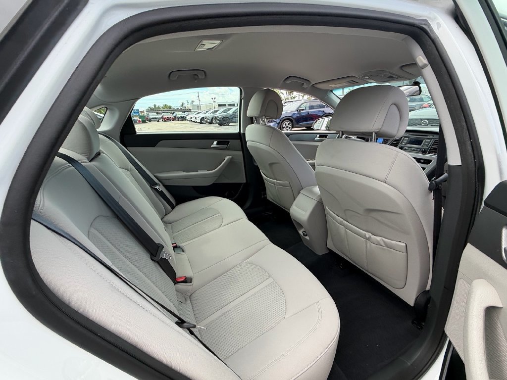 Used 2015 Hyundai Sonata SE FWD image 16