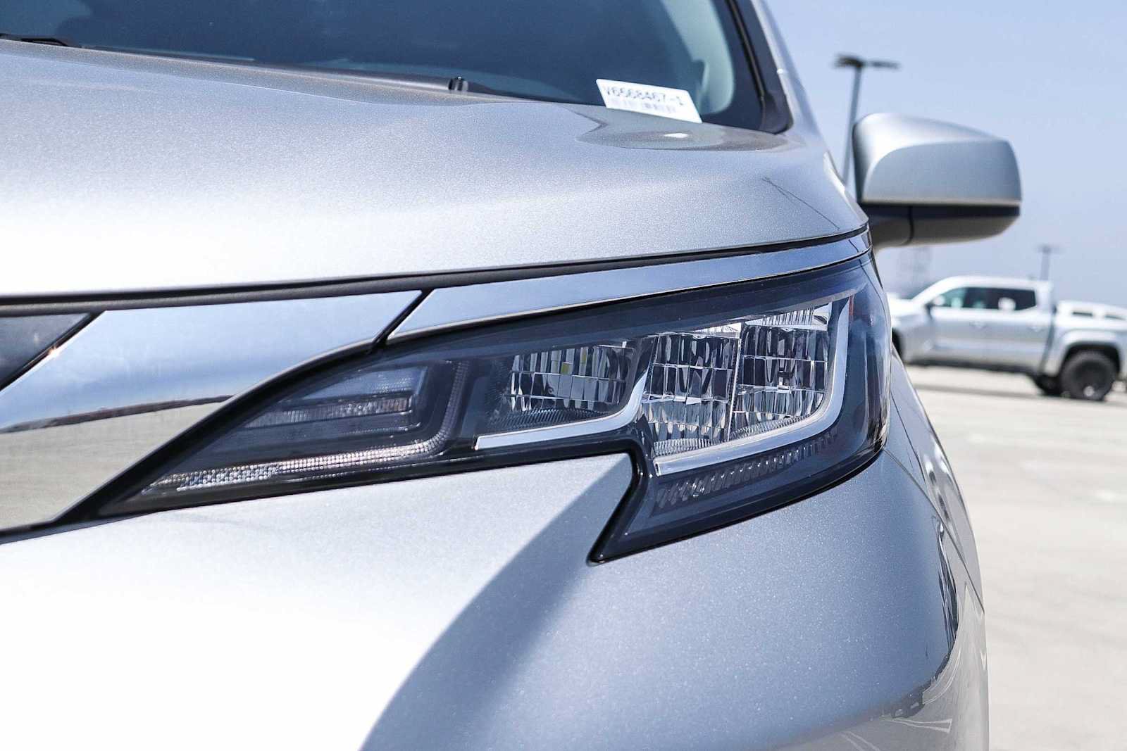 Used 2023 Toyota Sienna XLE w/ XLE Plus Package FWD image 7