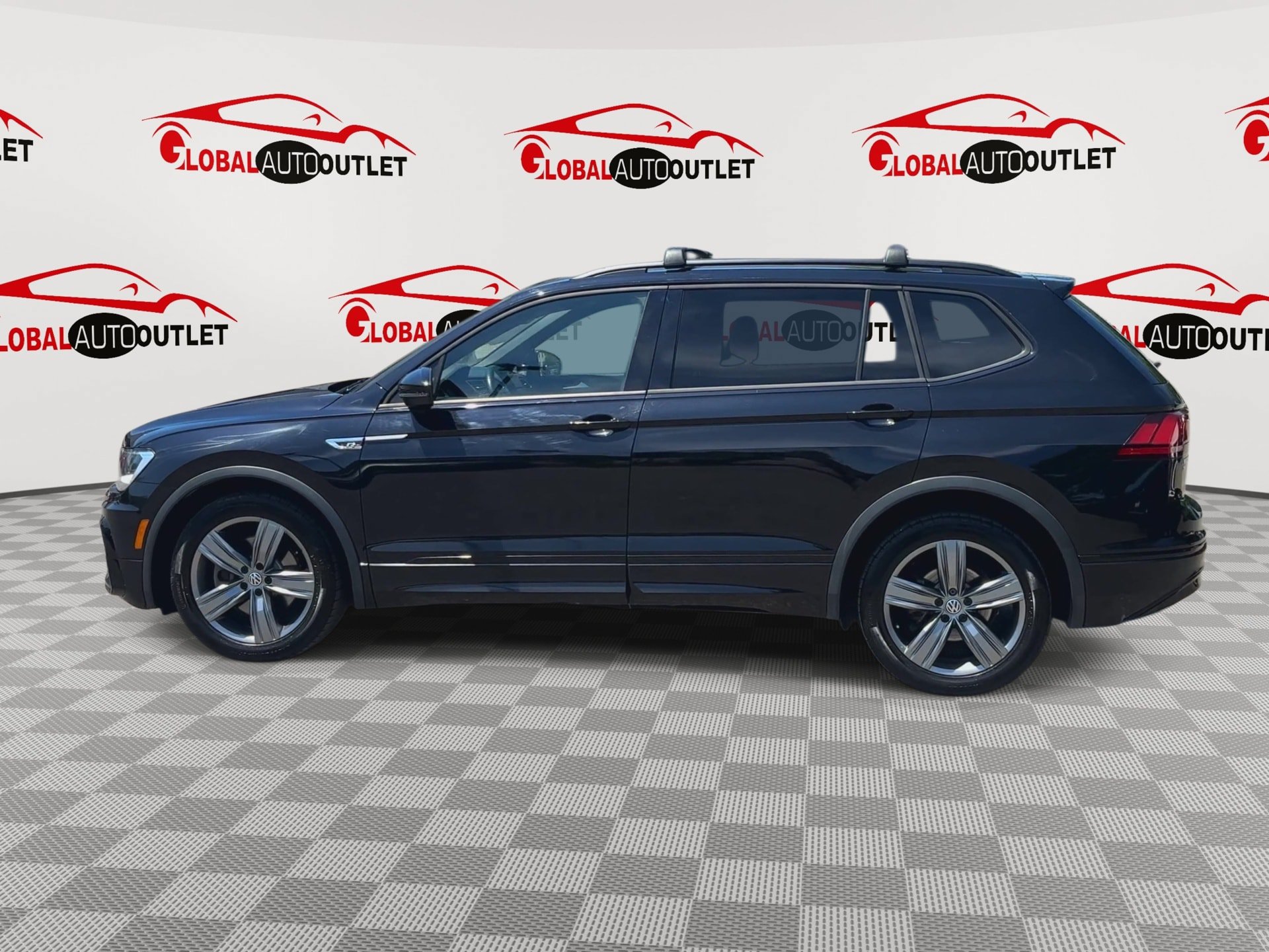 Used 2020 Volkswagen Tiguan SE R-Line AWD/4WD image 5