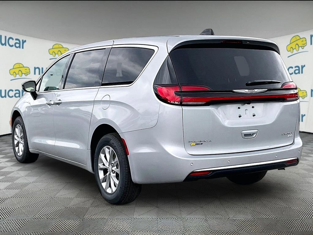 New 2026 Chrysler Pacifica Limited AWD/4WD image 5