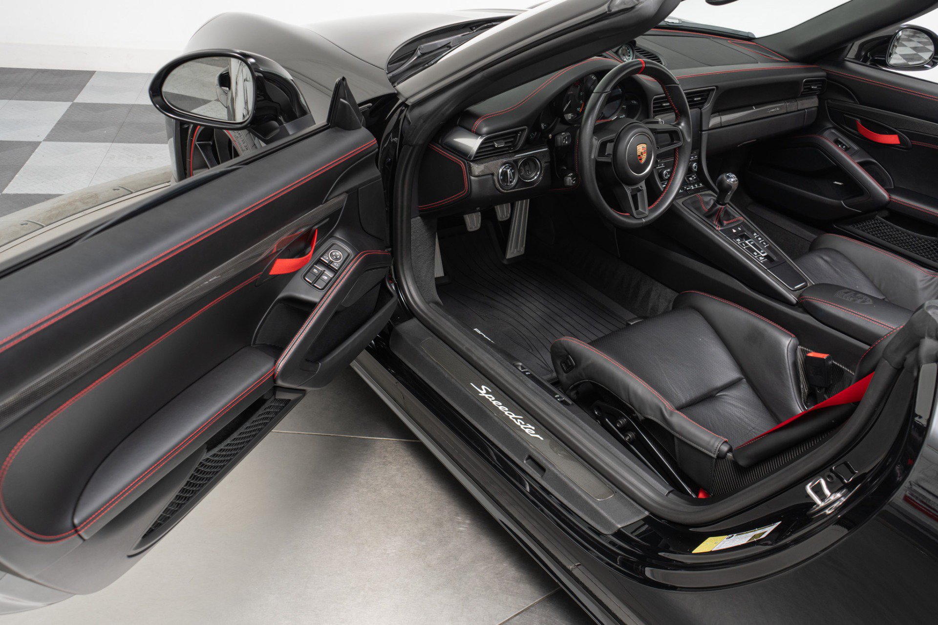 Used 2019 Porsche 911 Speedster RWD image 23