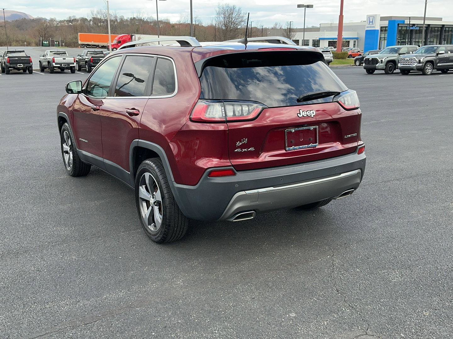 Used 2019 Jeep Cherokee Limited image 9