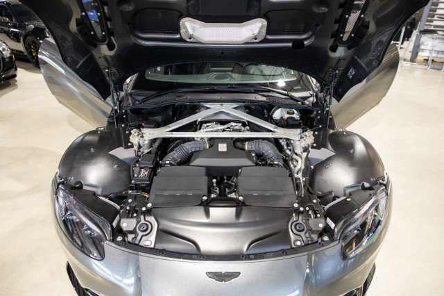 Used 2023 Aston Martin V8 Vantage Coupe image 25