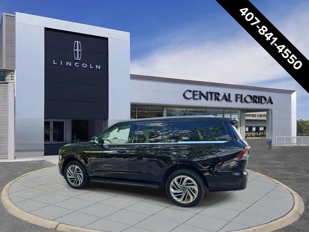 New 2027 Lincoln Navigator Premiere RWD image 4