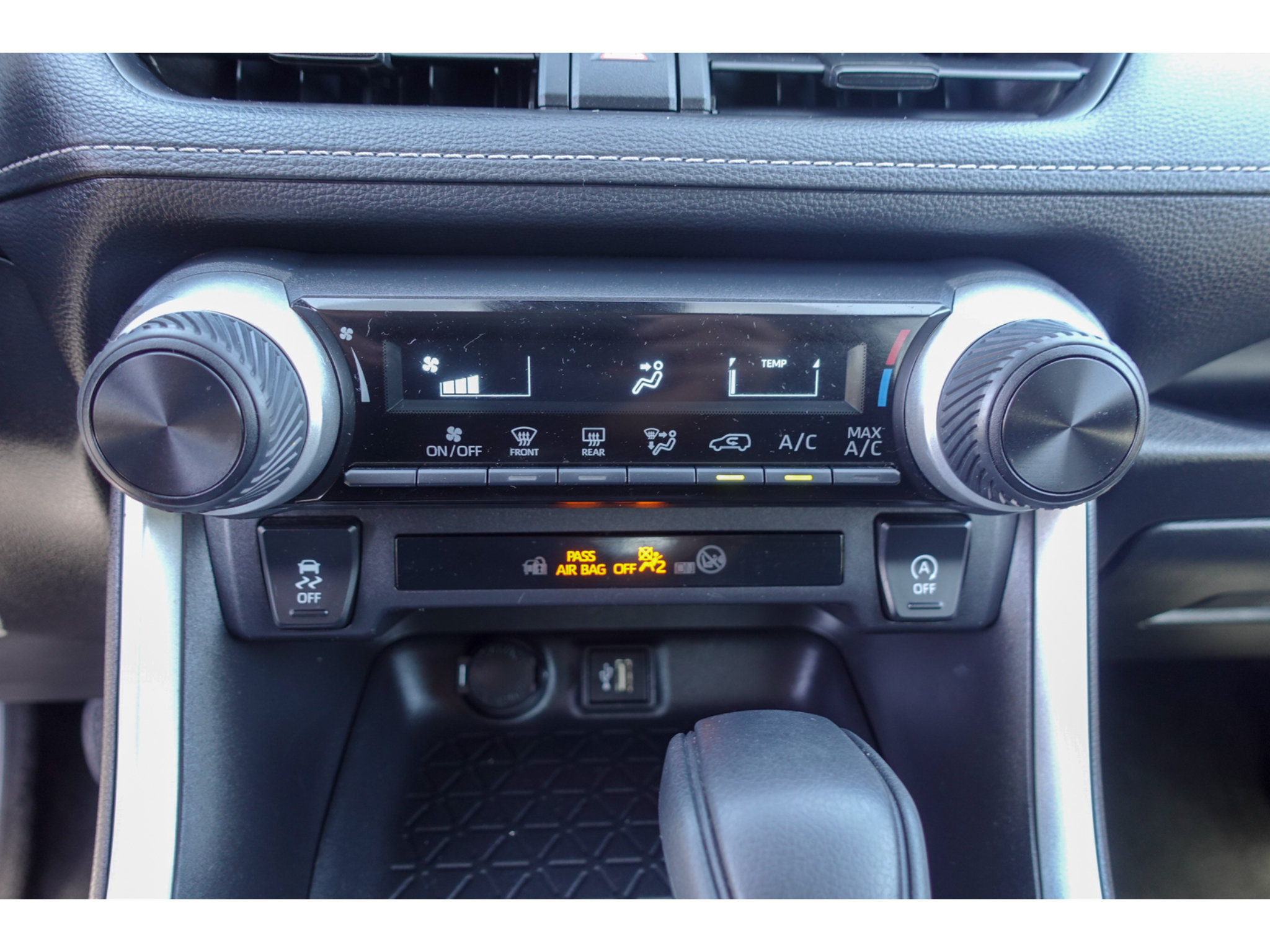 Certified 2025 Toyota RAV4 LE AWD/4WD image 17