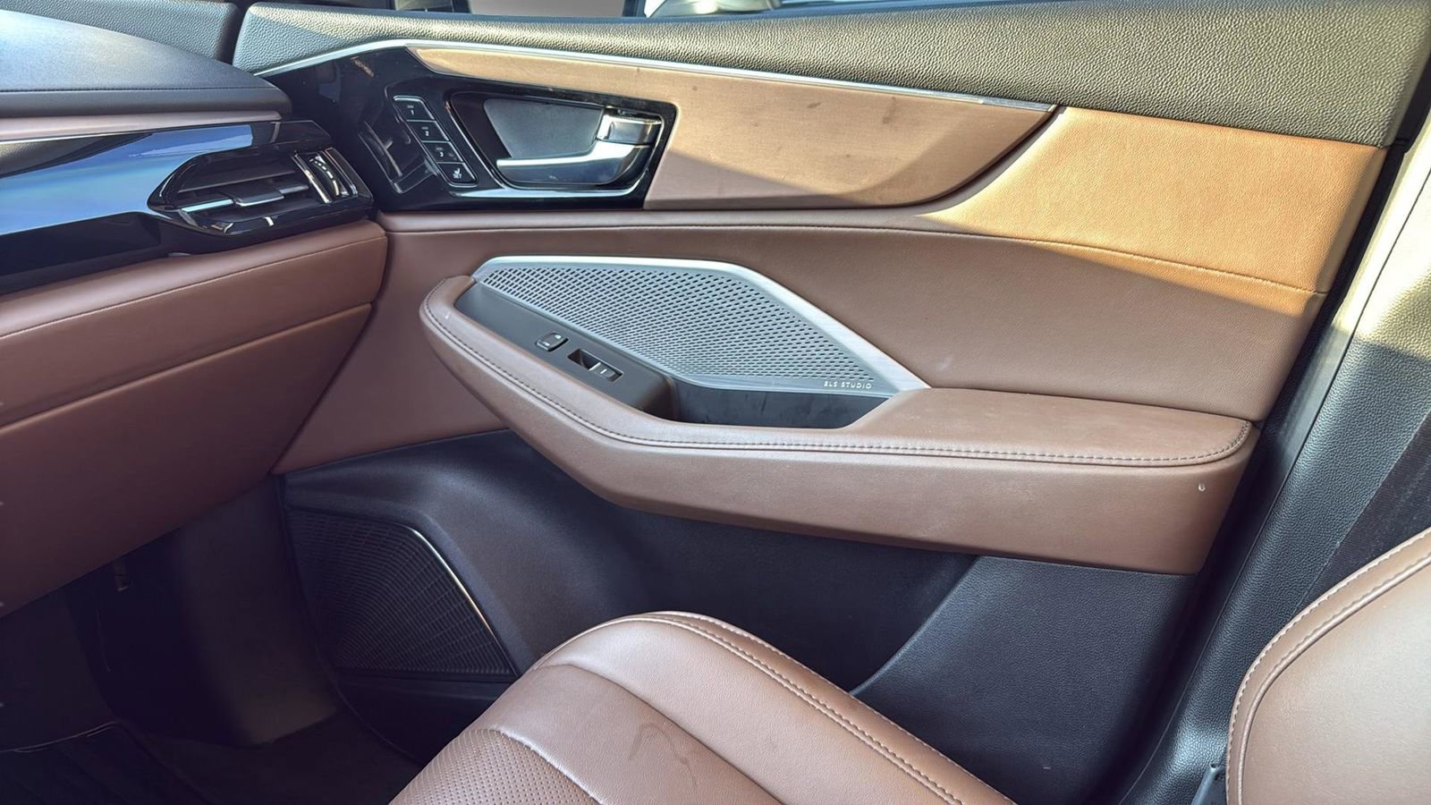 Used 2024 Acura MDX SH-AWD w/ Technology Package image 24