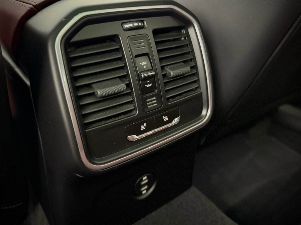 Used 2022 Porsche Macan S image 30