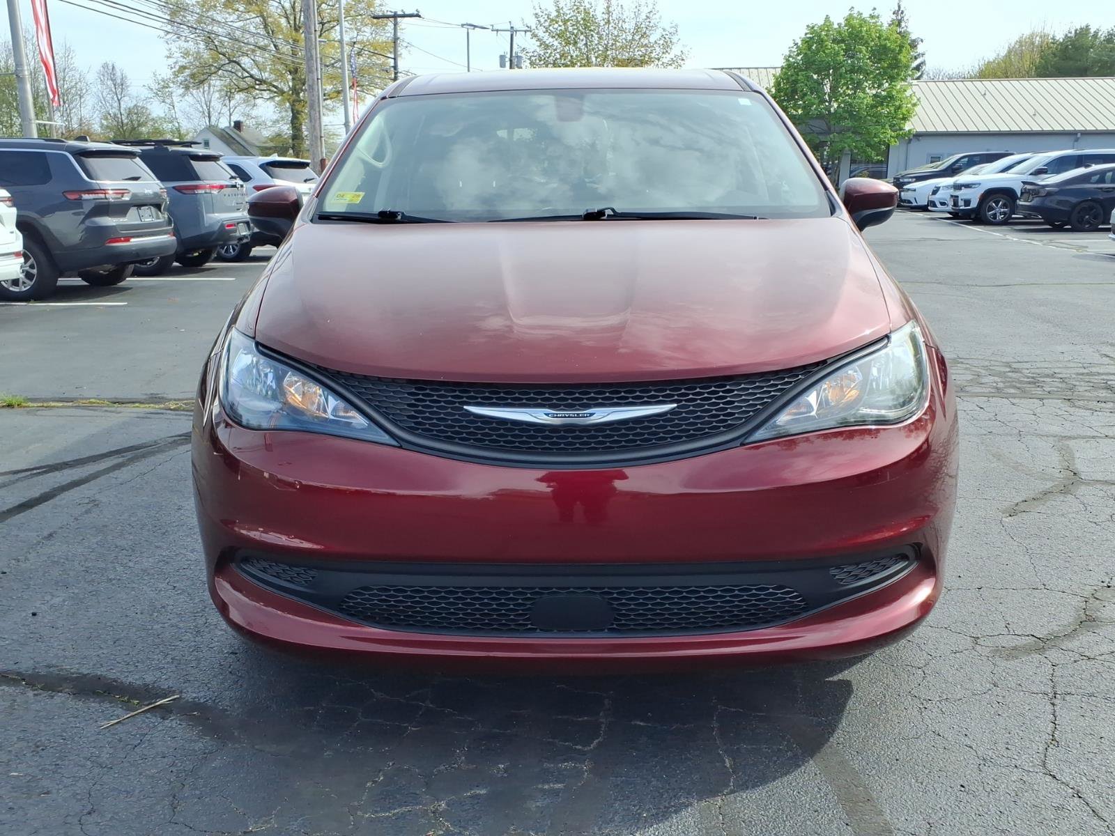 Certified 2022 Chrysler Voyager LX FWD image 2
